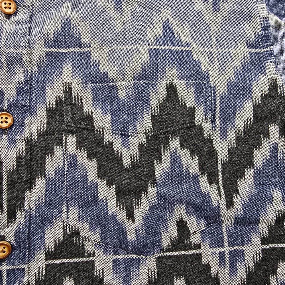 American Eagle Shirt Mens Medium Blue Black Ikat Zig Zag Chevron Pattern Casual - Picture 3 of 8